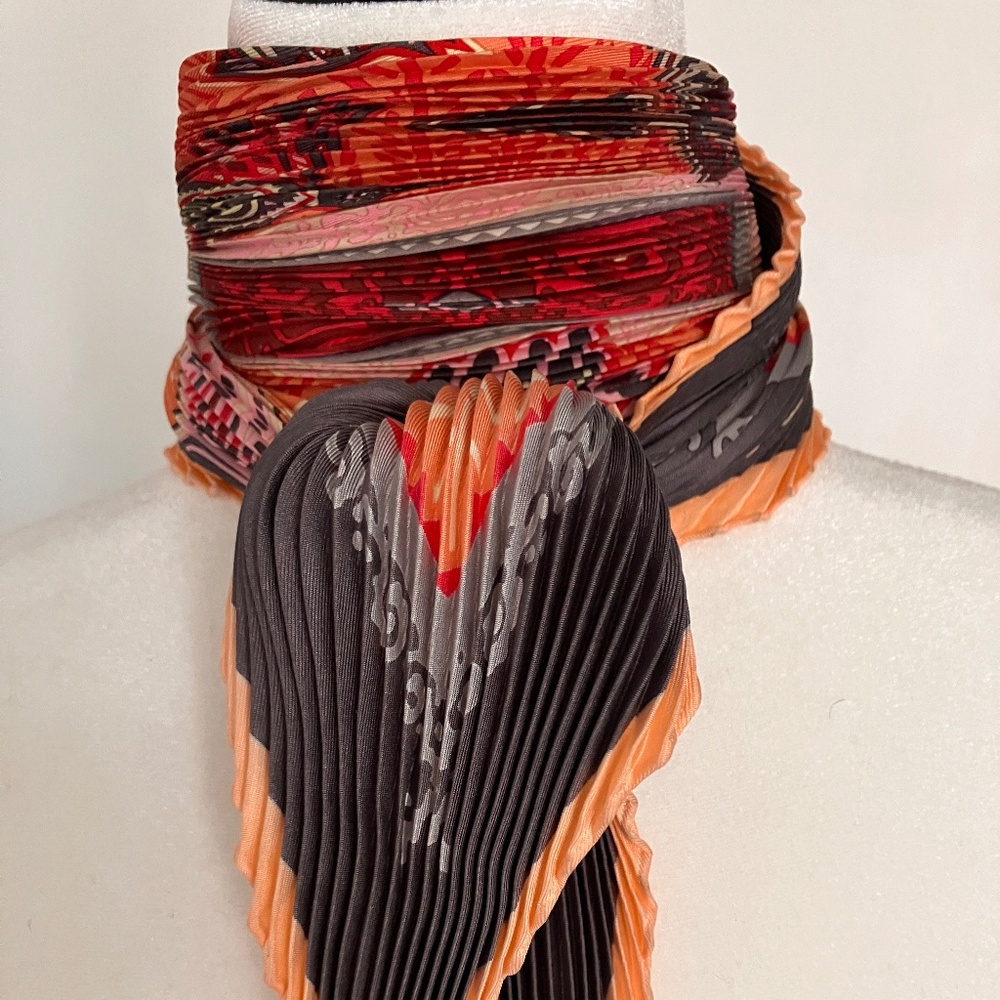 VINTAGE HERMÈS SILK PLISSÉ SCARF